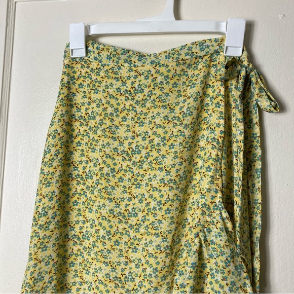 Lulu's believe in me yellow floral print wrap midi skirt womens XS - Picture 3 of 8